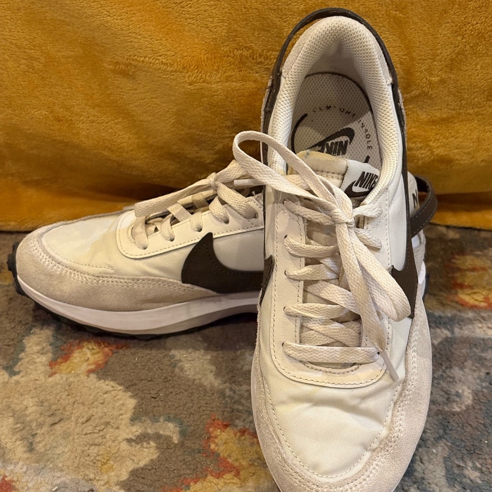 Nike Men's Cream and Black Sneakers